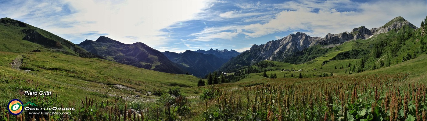 13 Vista panoramica sulla conca Baita del Camoscio.jpg